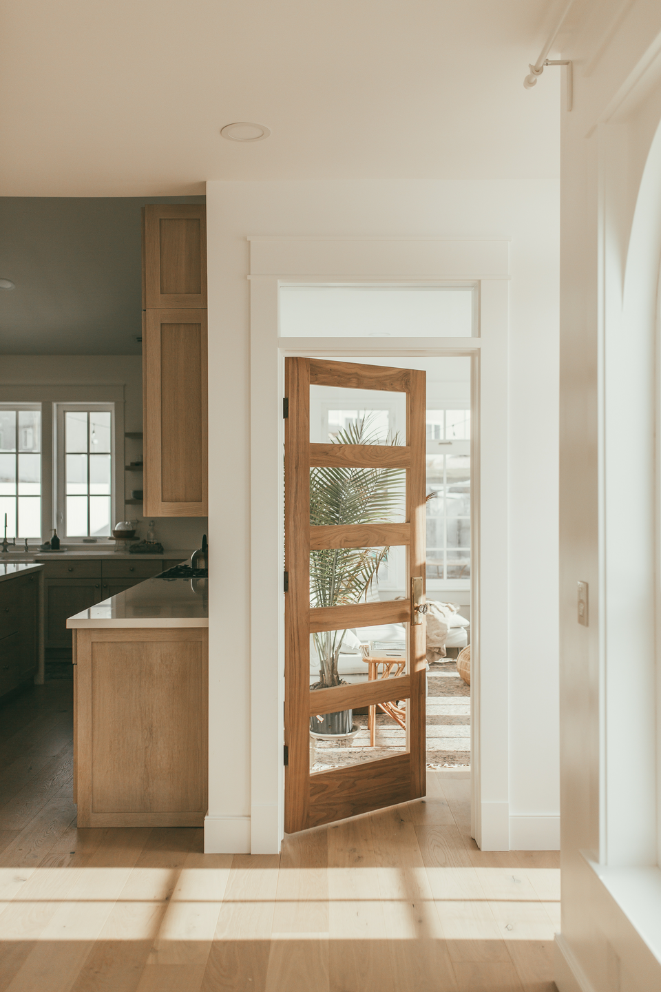 Window and door casing. Moulding work
